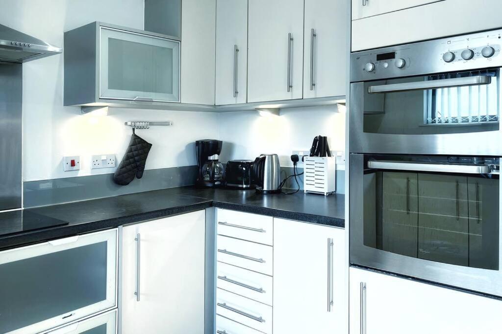 New Luxurious And Business Apt Διαμέρισμα Σουόνσι Εξωτερικό φωτογραφία