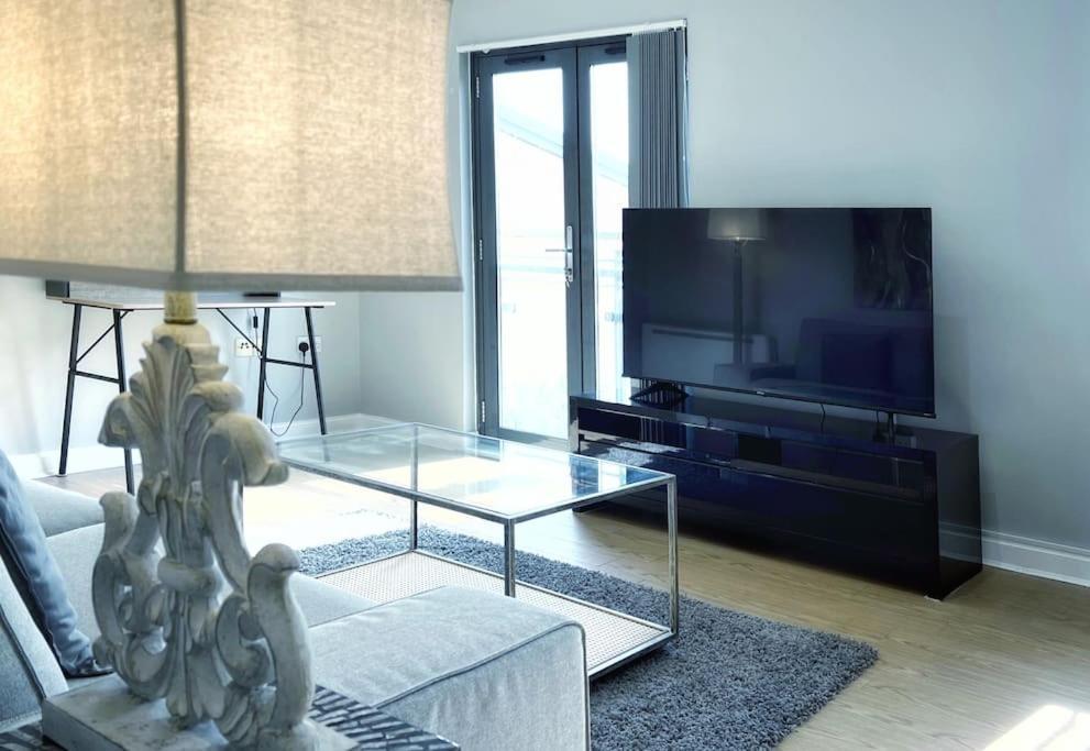 New Luxurious And Business Apt Διαμέρισμα Σουόνσι Εξωτερικό φωτογραφία