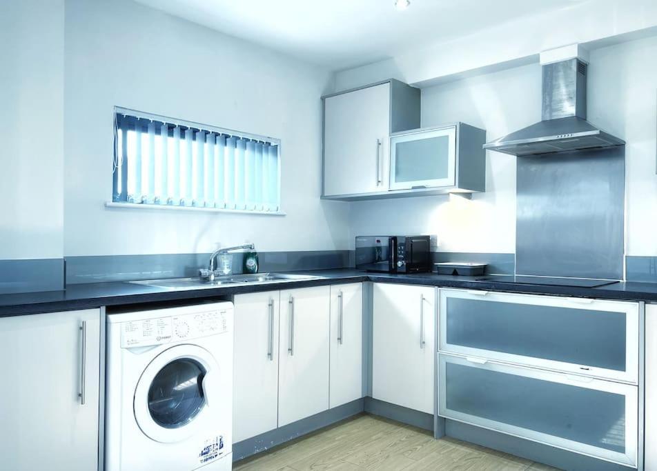 New Luxurious And Business Apt Διαμέρισμα Σουόνσι Εξωτερικό φωτογραφία
