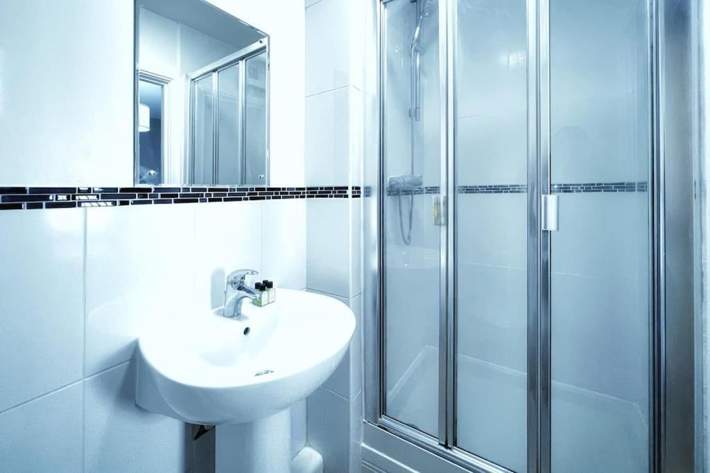 New Luxurious And Business Apt Διαμέρισμα Σουόνσι Εξωτερικό φωτογραφία
