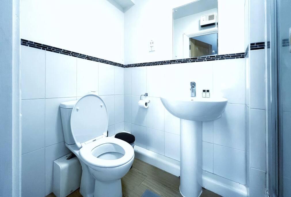 New Luxurious And Business Apt Διαμέρισμα Σουόνσι Εξωτερικό φωτογραφία