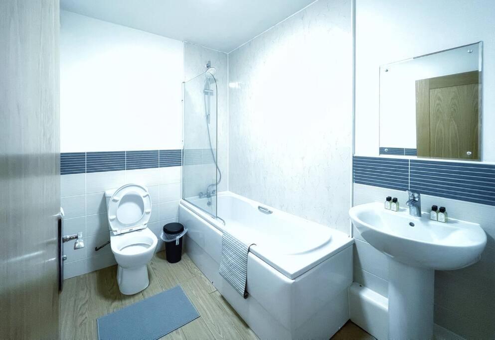 New Luxurious And Business Apt Διαμέρισμα Σουόνσι Εξωτερικό φωτογραφία
